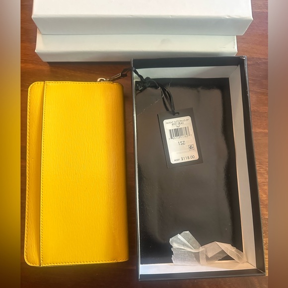 DKNY PATENT SUTTON LARGR ZIP BILLFOLD YELLOW - Picture 2 of 7